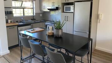 公寓, 2 間臥室 (Vilaroux 9) | 私人廚房 | 大型雪櫃/冰箱、微波爐、焗爐、爐具