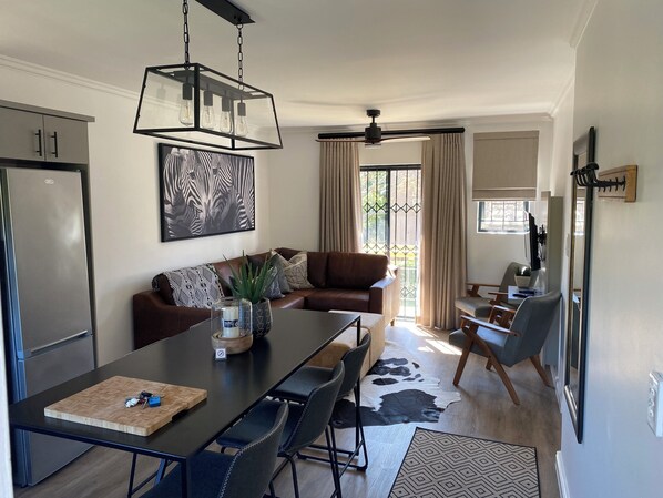 Huoneisto, 2 makuuhuonetta (Vilaroux 9) | Oleskelualue | LCD-televisio