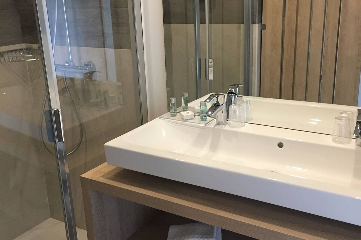 club room | bathroom | shower, free toiletries, towels