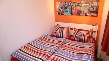 2 bedrooms, WiFi, bed sheets