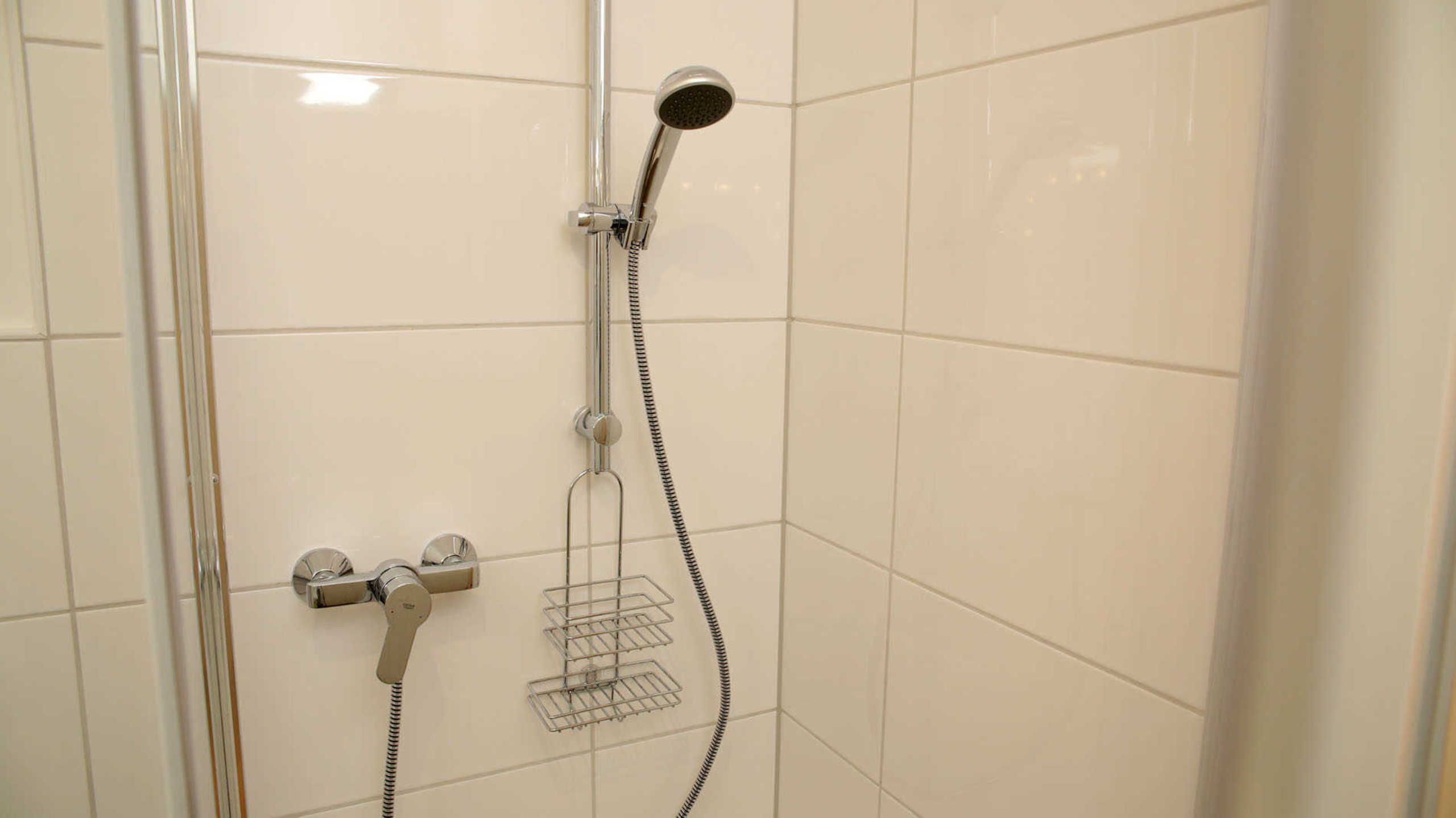 Shower, towels