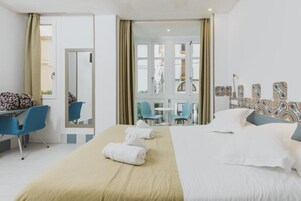 Habitación doble, balcón | Escritorio, sistema de insonorización, wifi gratis y ropa de cama