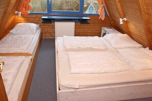 2 bedrooms, travel cot, WiFi