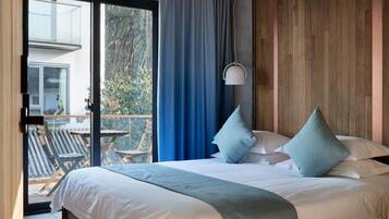 Design Double Room | Desk, blackout drapes, iron/ironing board, free WiFi