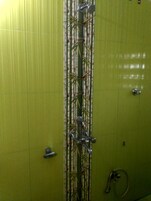 Shower, free toiletries