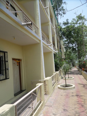 Exterior - Hotel Om Sai Chattra Icon Residency (Kalyan)
