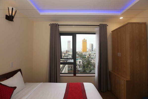 Minibar, desk, soundproofing, free WiFi