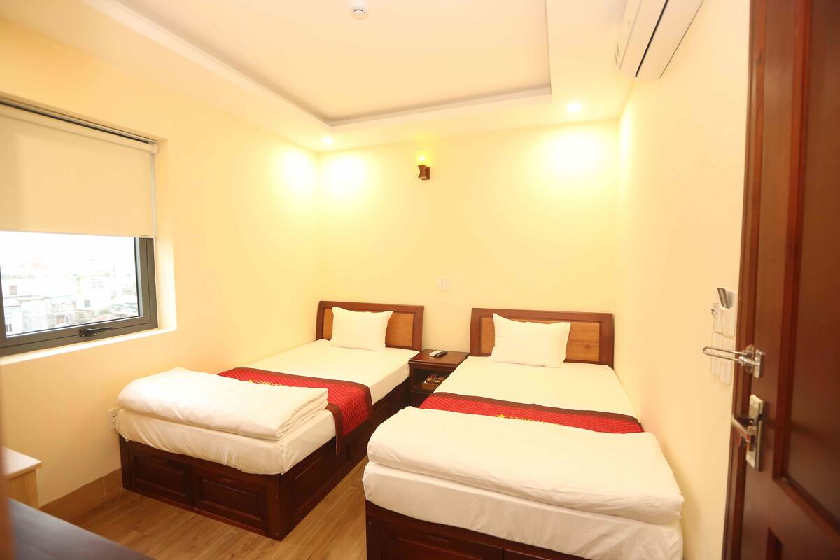 Twin Room | Minibar, desk, soundproofing, WiFi (free)