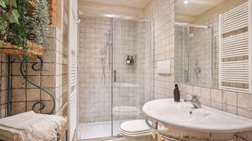 Family Suite, 2 Bedrooms, Ground Floor (Tinaia) | Bathroom | Shower, free toiletries, hair dryer, towels
