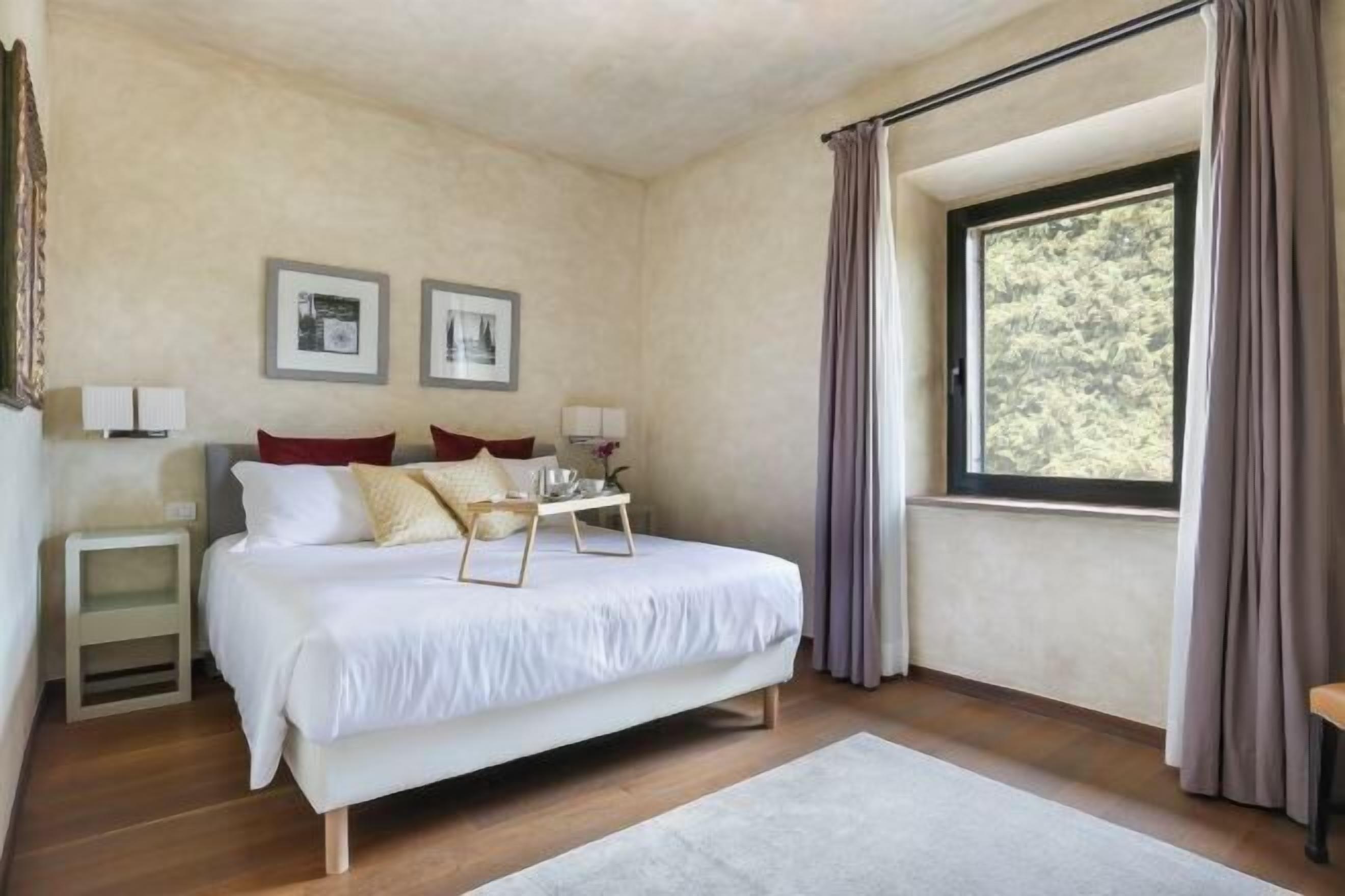 Hypo-allergenic bedding, down comforters, free WiFi, bed sheets