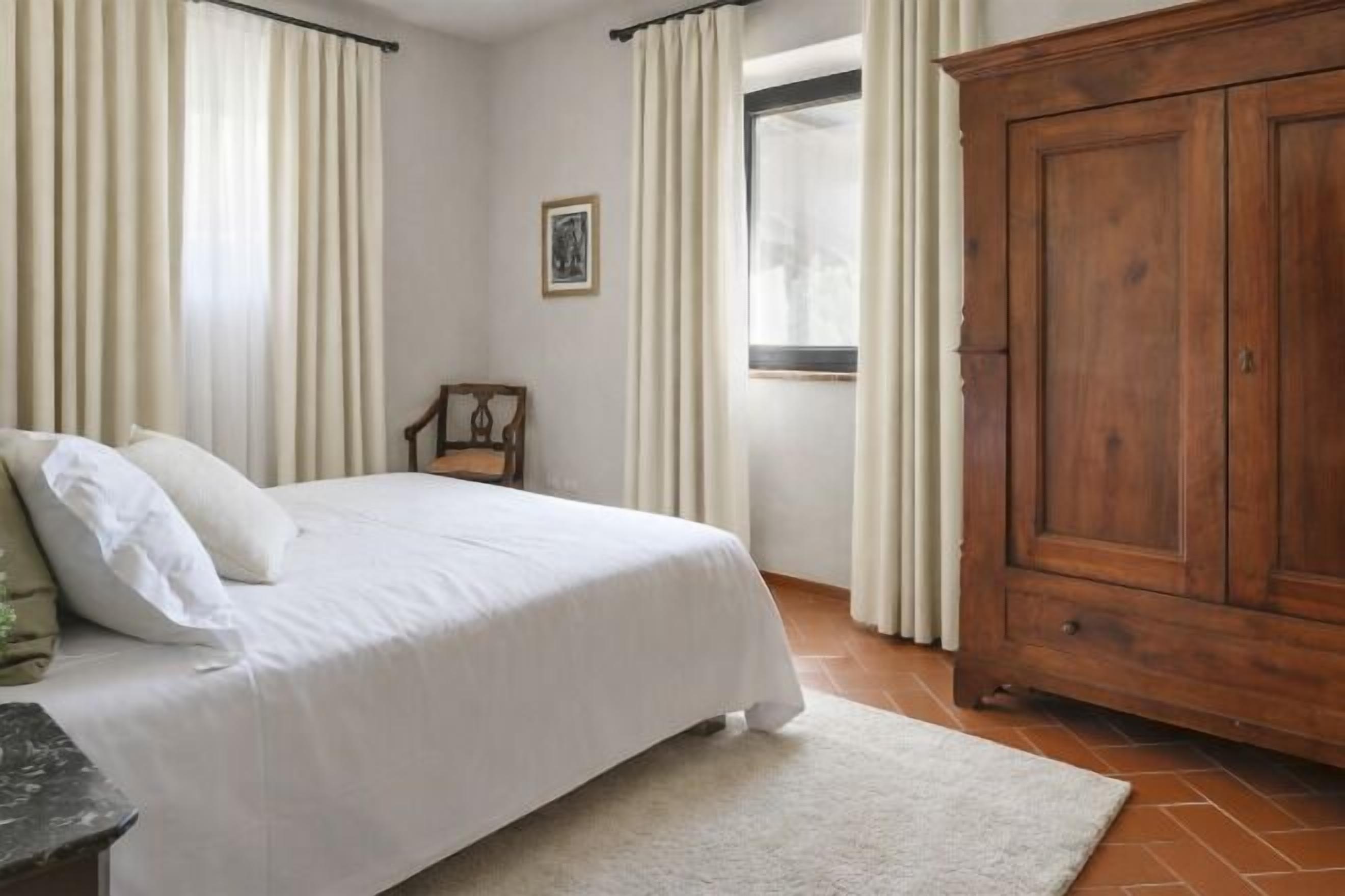 Hypo-allergenic bedding, down comforters, free WiFi, bed sheets