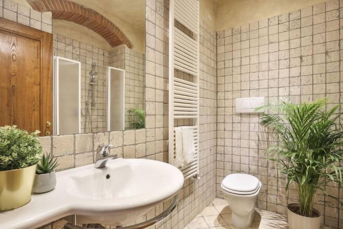 Bagno | Doccia, set di cortesia gratuito, asciugacapelli, asciugamani