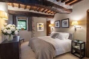 Superior Suite, 1 Bedroom, Ground Floor (Legnaia) | Hypo-allergenic bedding, down duvets, cots/infant beds, free WiFi - Borgo Iesolana Country Retreat (Bucine)
