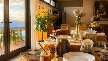 TĂ€gliches FrĂŒhstĂŒcksbuffet gegen GebĂŒhr