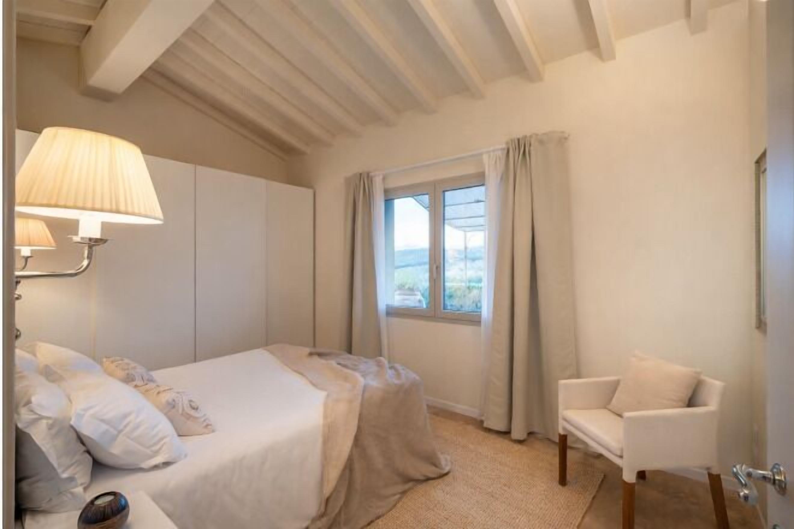 Hypo-allergenic bedding, down comforters, cribs/infant beds, free WiFi