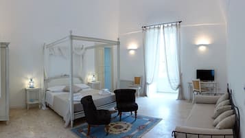 1 bedroom, premium bedding, minibar, desk