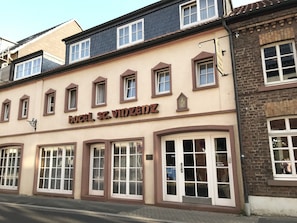 Front of property - Hotel und Restaurant St. Vinzenz (Kerpen)