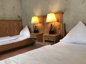 Tweepersoonskamer, 1 queensize bed, niet-roken | Een bureau, gratis wifi, beddengoed