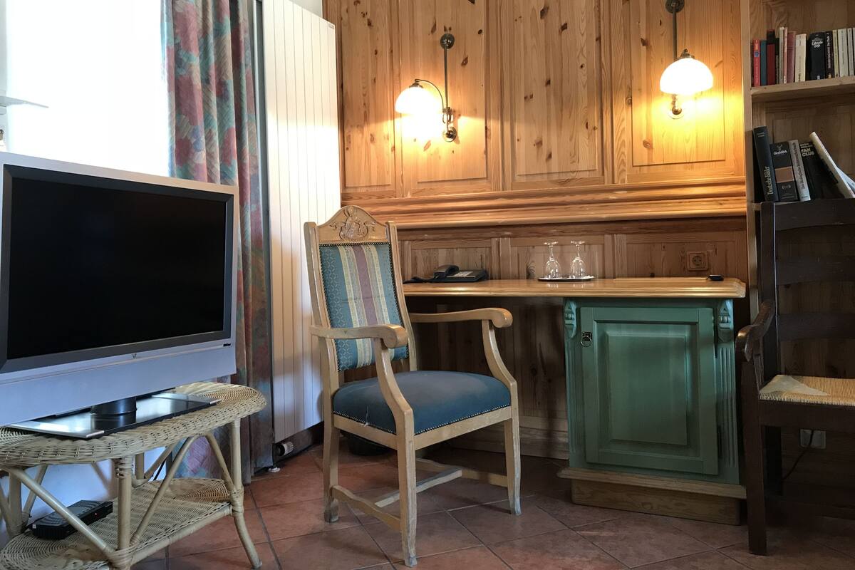 Desk, free WiFi, bed sheets