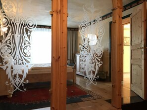 Habitación doble, 1 cama Queen size, para no fumadores | Escritorio, wifi gratis y ropa de cama