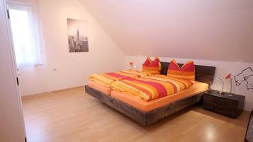 3 Schlafzimmer, Schreibtisch, Bügeleisen/Bügelbrett, WLAN