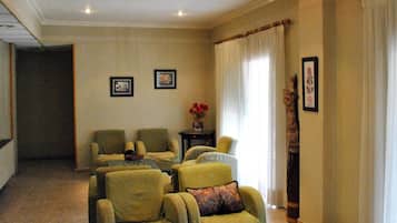 Télévision à écran plat de 28 pouces avec chaînes numériques, télévision