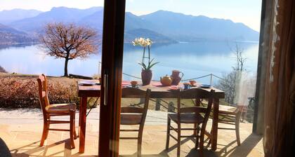 Landgut Cascina Borchina "LA FINCA" Traumseeblick, Ruhe, Natur, Eleganz, Bio