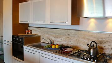 Kühlschrank, Ofen, Herdplatte, Geschirrspüler