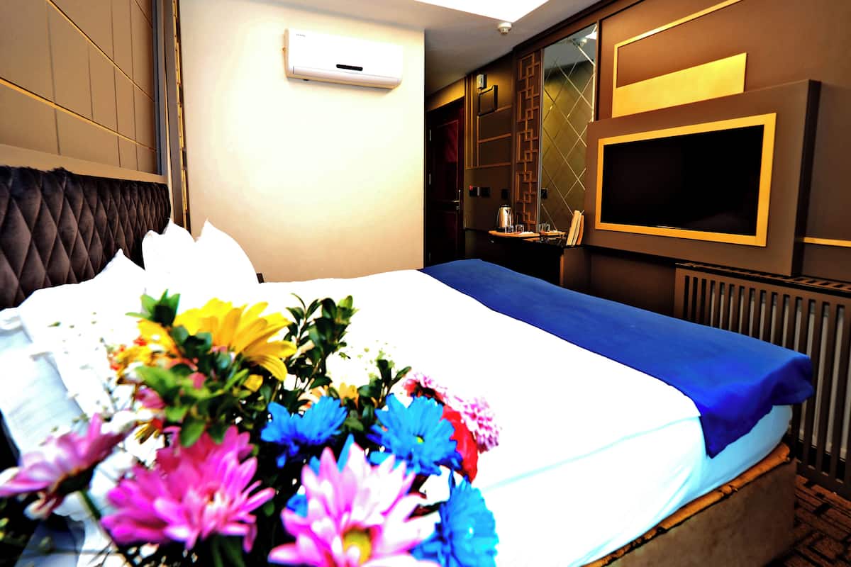 Luxury Room | Egyptian cotton sheets, premium bedding, pillowtop beds