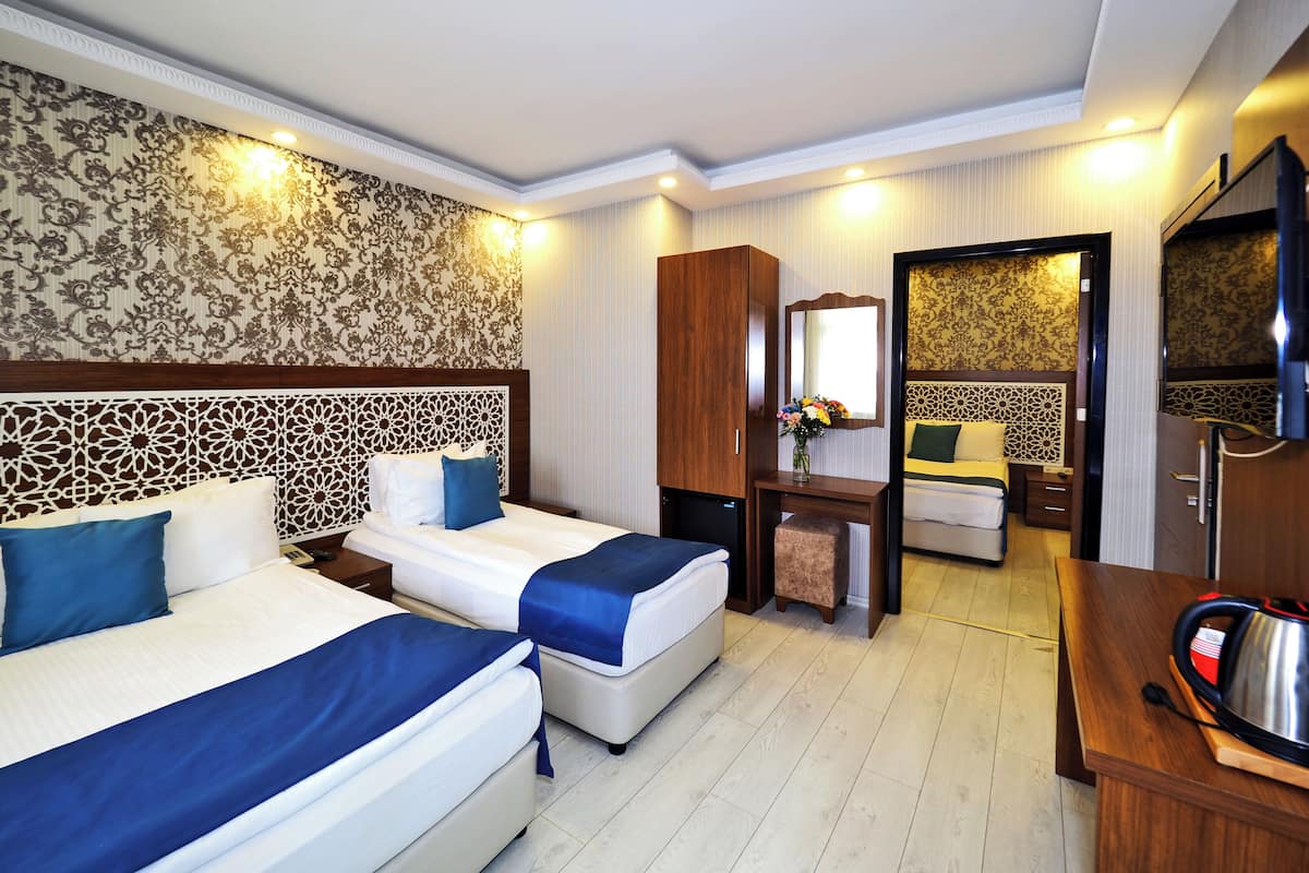 Family Room | Egyptian cotton sheets, premium bedding, pillowtop beds