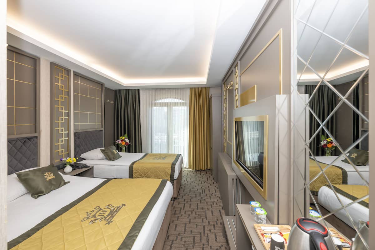 Klassieke driepersoonskamer | 1 slaapkamer, luxe beddengoed, geluiddichte muren, gratis wifi