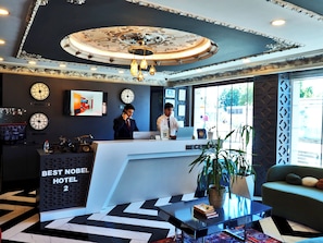 Quầy tiếp tân
