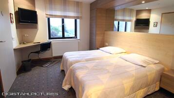 Superior Twin Room | 1 bedroom, soundproofing, iron/ironing board, free WiFi