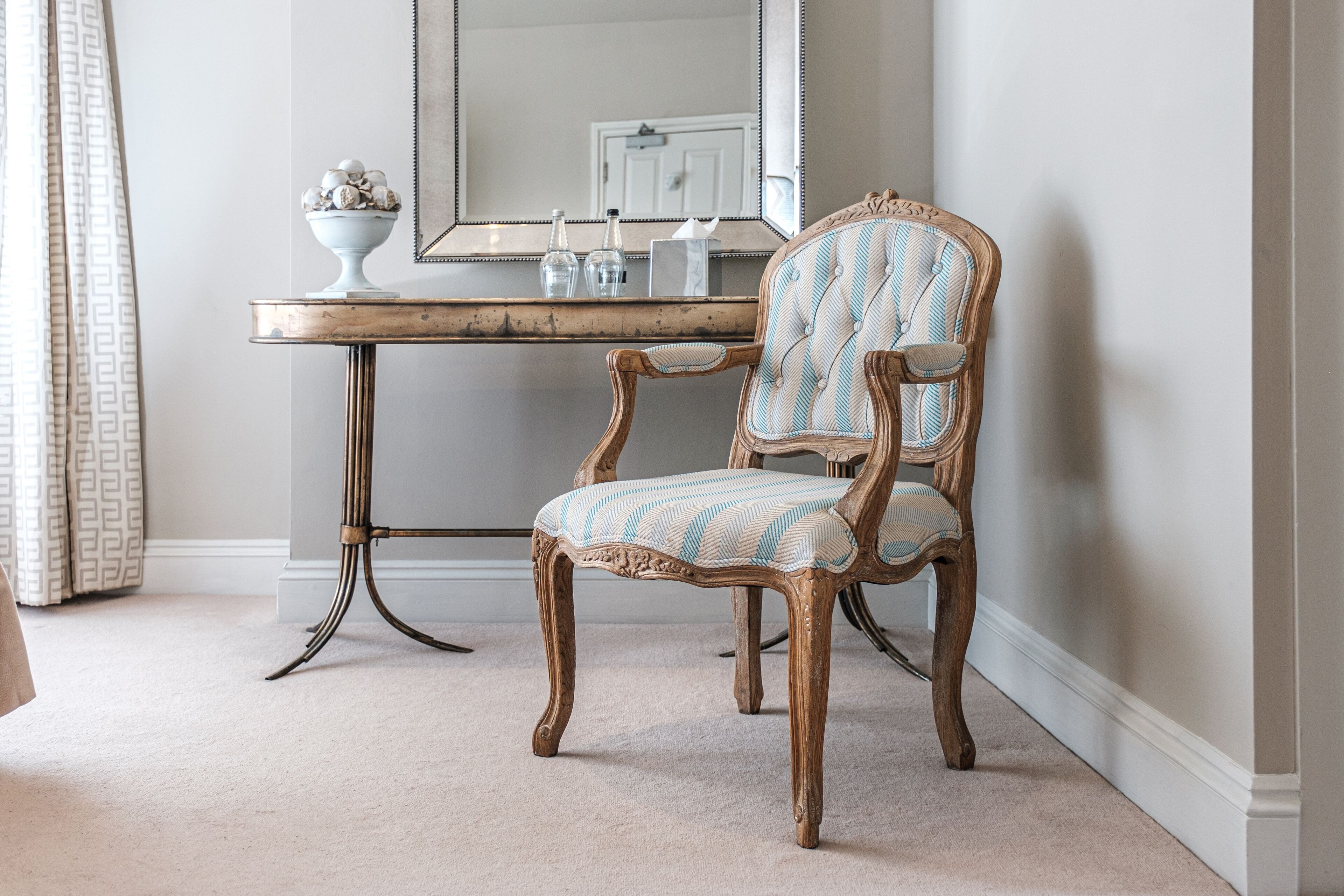 Luxury Double Room | Living area | Flat-screen TV