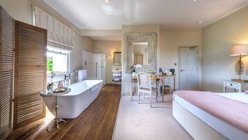 Habitación doble de lujo | Ropa de cama hipoalergénica y decoración personalizada