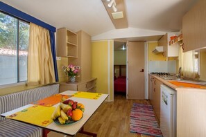 Mobile Home, 2 Bedrooms | Living area
