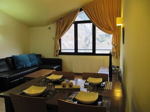 Appartement, 2 chambres | Coin séjour