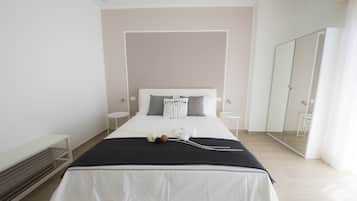 Quarto casal luxo, vista para o mar | Roupas de cama premium, edredons de pluma, frigobar, escrivaninha
