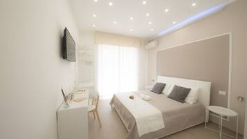 Doppia Business, vista cortile | Biancheria da letto di alta qualità, copriletto in piuma, minibar