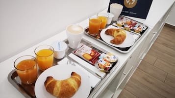 Colazione continentale, servita tutte le mattine (8 EUR a persona) 