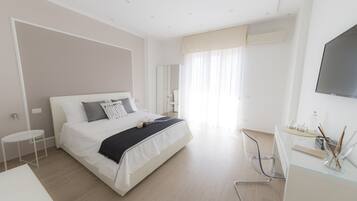 Doppia Deluxe, vista mare | Biancheria da letto di alta qualità, copriletto in piuma, minibar