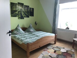 6 bedrooms, WiFi, bed sheets