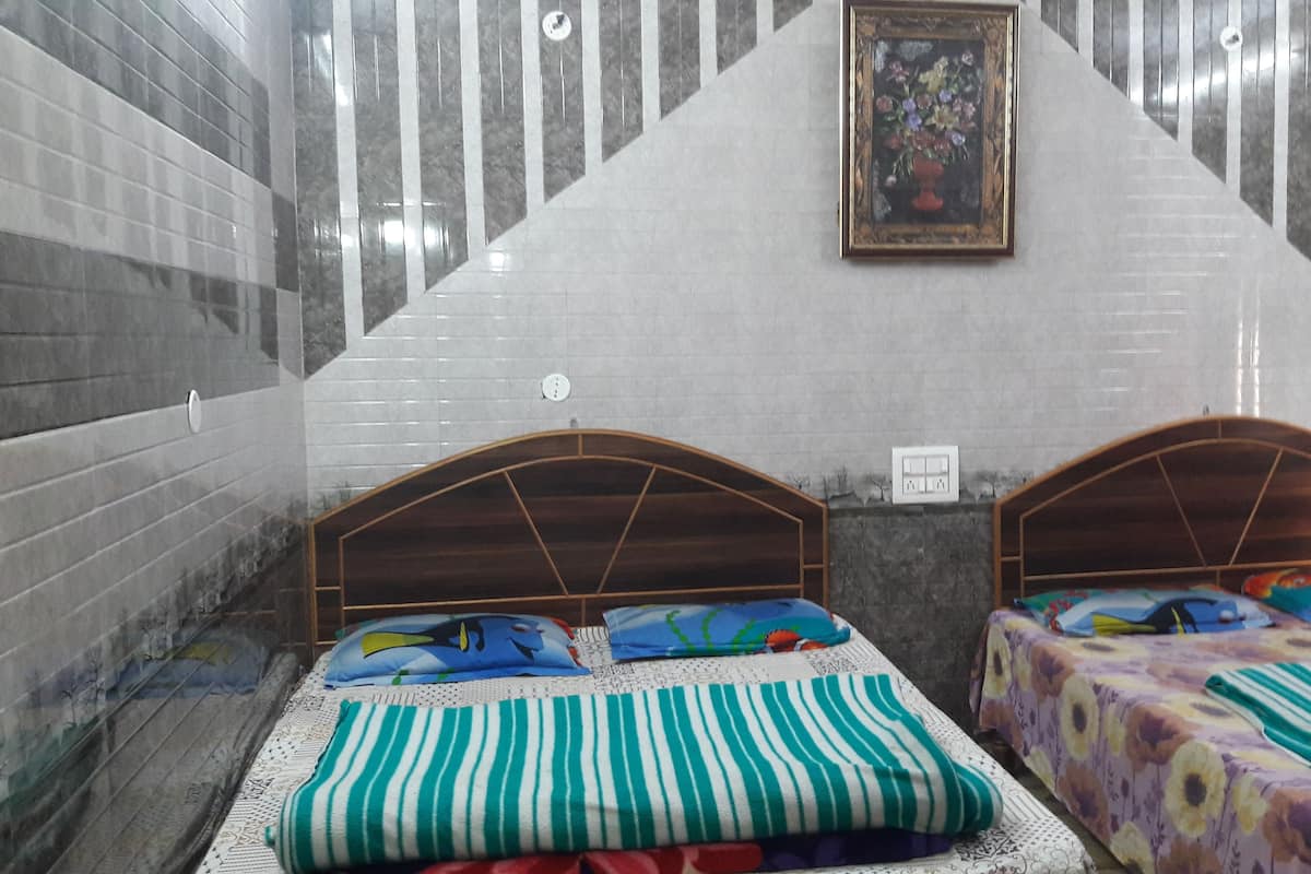 Family Four bed Non A/C | Desk, soundproofing