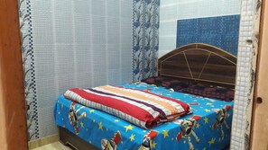 Double Bed Non A/C | Desk, soundproofing - Sai Kripa Guest House (Haridwar)