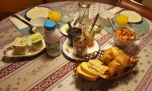 Free daily continental breakfast