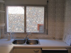 Departamento, 3 habitaciones | Cocina privada | Refrigerador con congelador, microondas y parrilla de estufa 