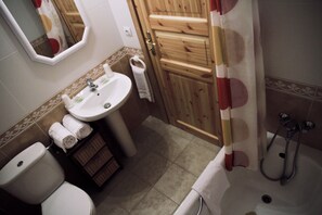 Apartment, 1 Bedroom | Bathroom | Combined shower/bathtub, deep-soaking bathtub, hair dryer, towels - Vitivola Pleta Peu del Riu 2.6 - Incles (Soldeu)