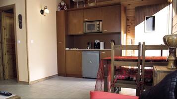 Appartement, 1 chambre | Salle de séjour | Télévision à écran plat