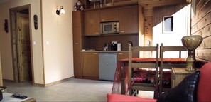 Apartment, 1 Bedroom | Living room | Flat-screen TV