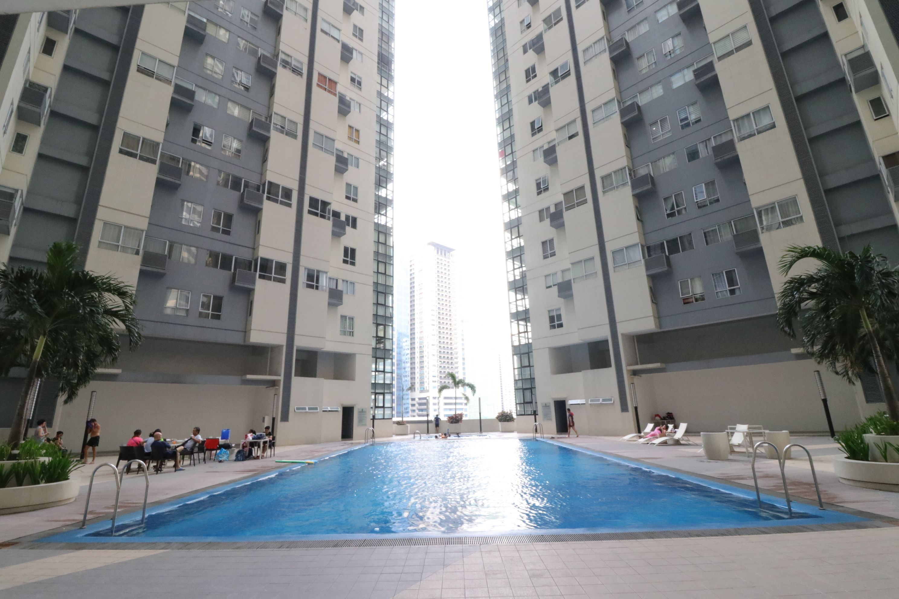 Una piscina cubierta